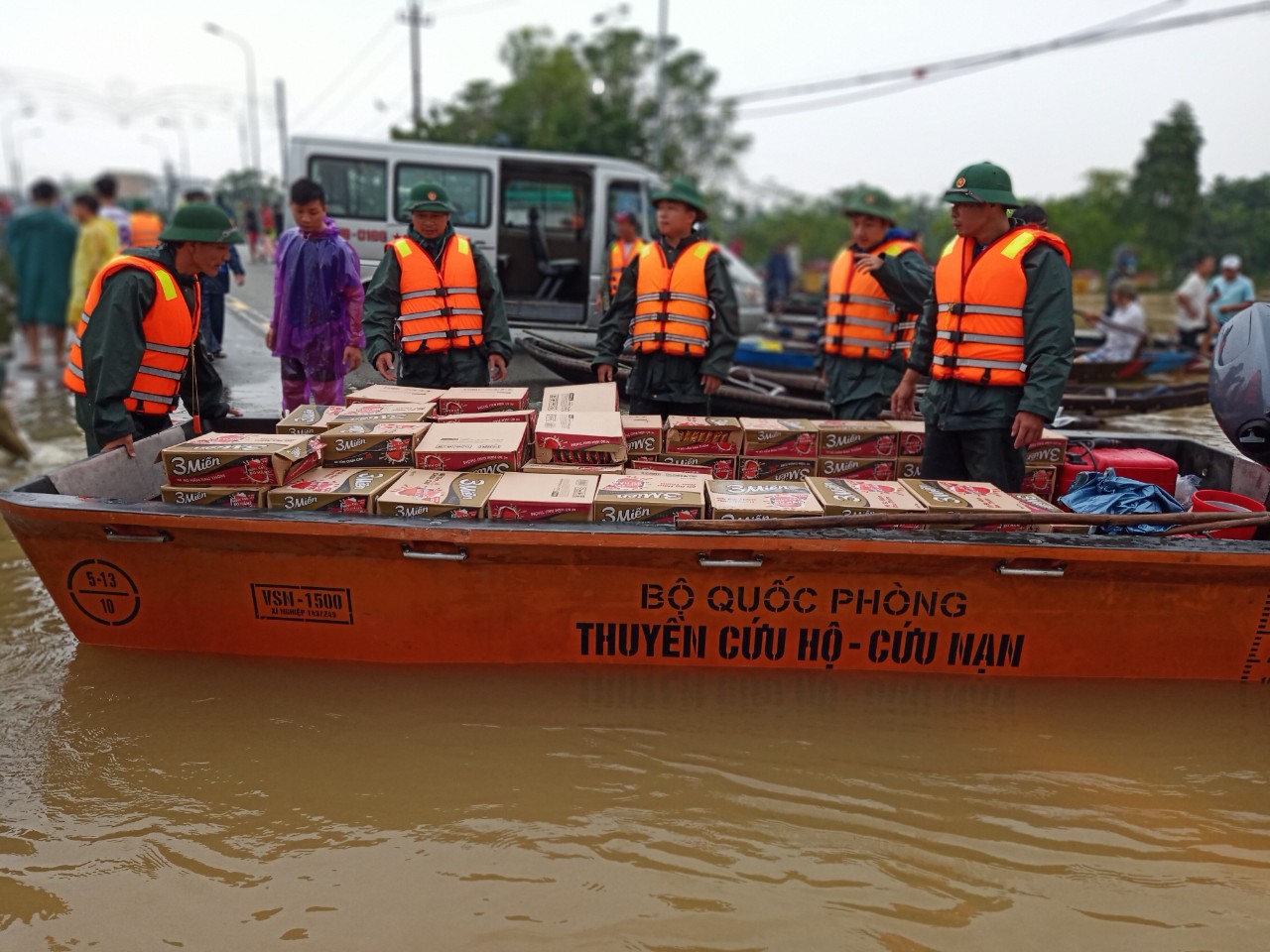 Kịp thời cứu trợ người dân vùng 